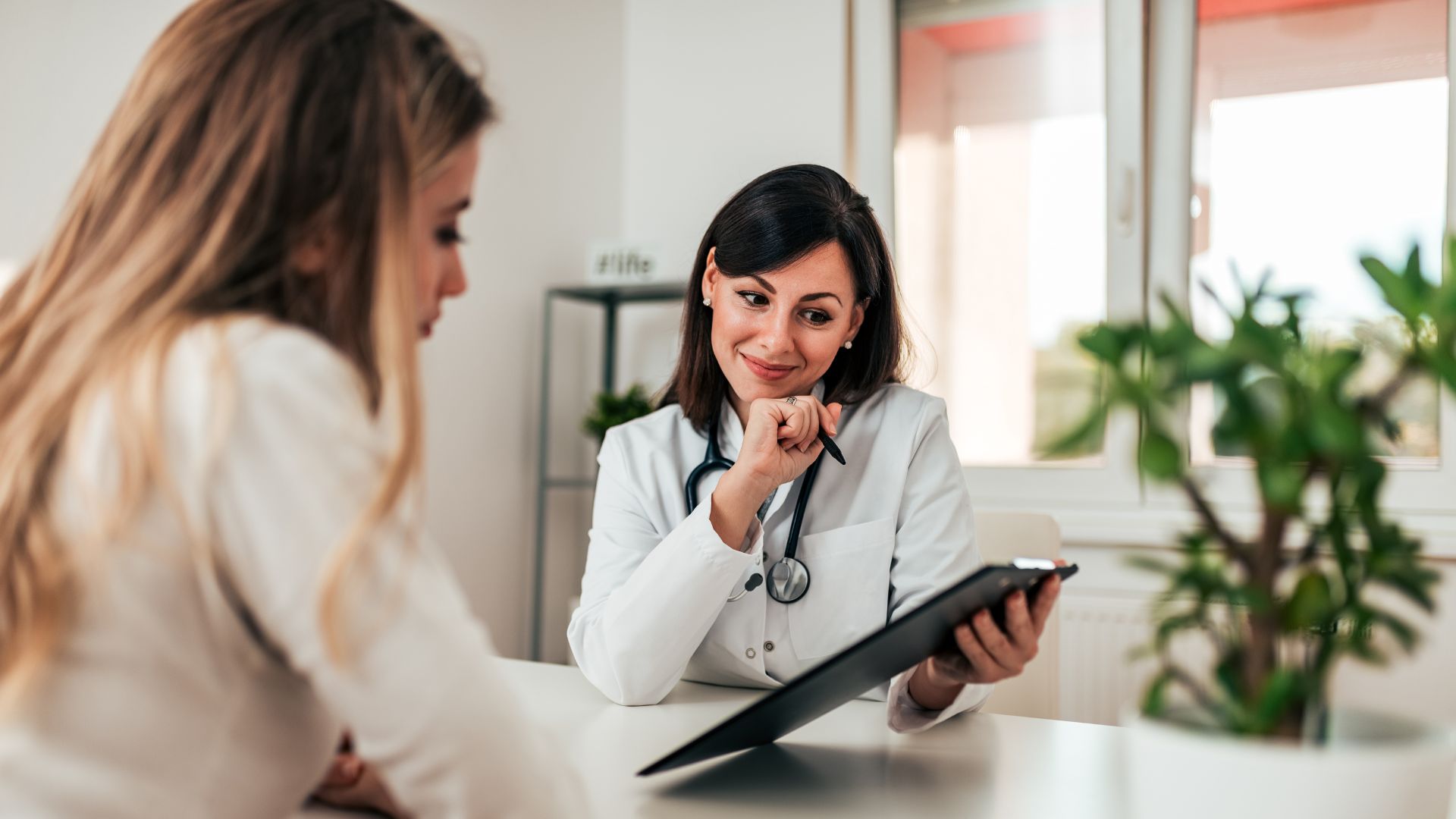 Benefits & Risks of a Stem Cell Shot for Knee